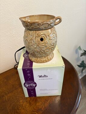 Scentsy Malta Ceramic Warmer in Tan and Cream Glaze